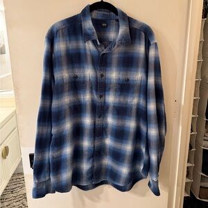 Uniqlo Men’s Blue Plaid Flannel Button Down Shirt (L)